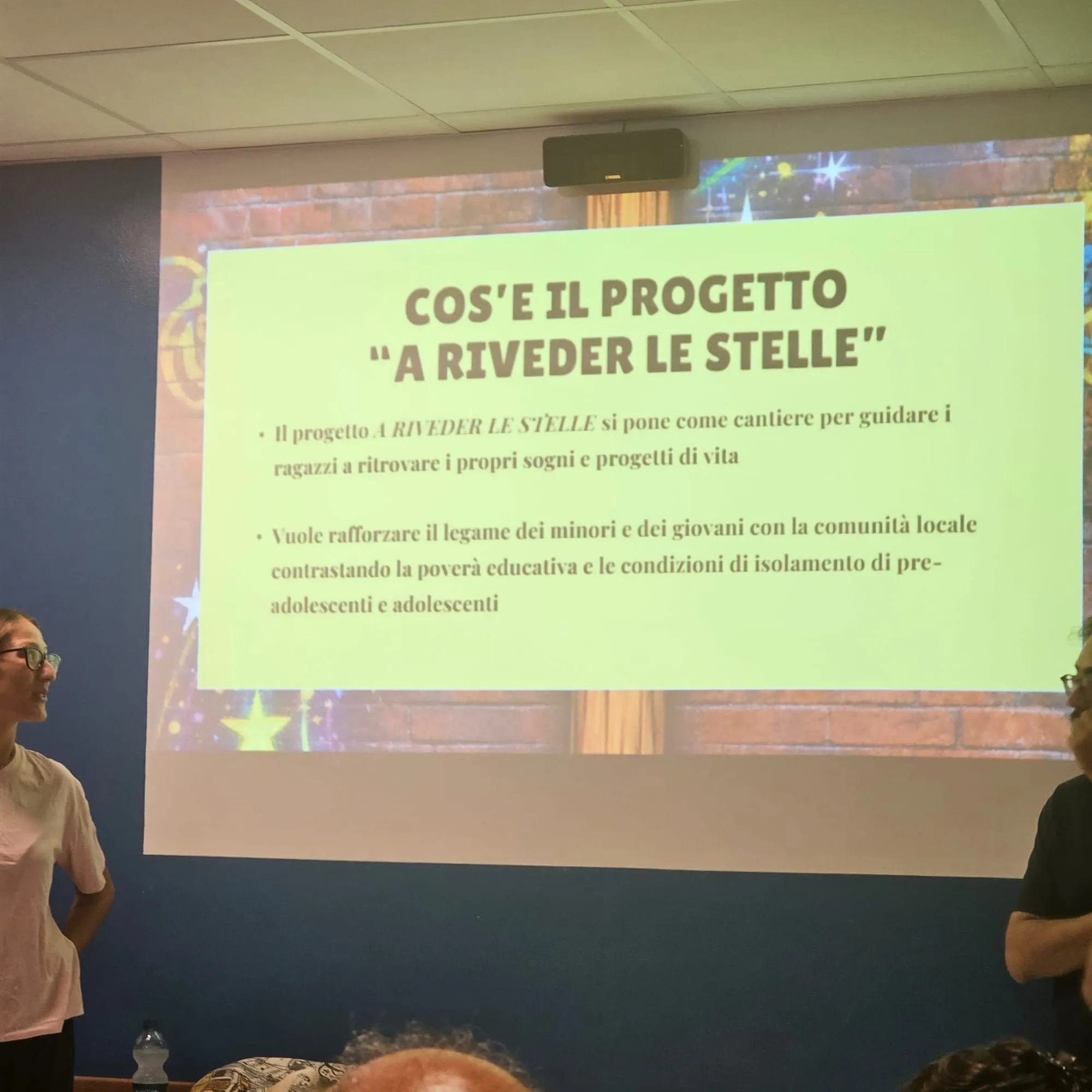 La slide «Cos'è il progetto A riveder le stelle», che lo descrive come un cantiere per guidare i ragazzi a ritrovare i propri sogni e progetti di vita