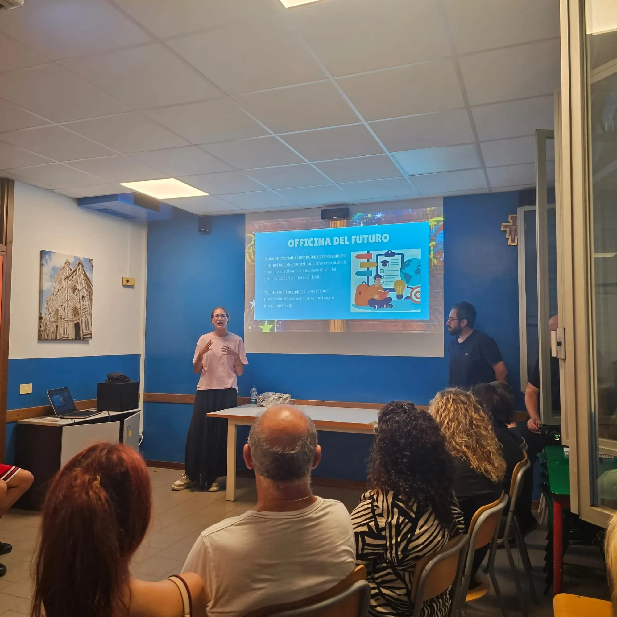 La slide «Officina del futuro», con i laboratori creativi e gli incontri «Ponte con il mondo», mentre viene illustrata al pubblico